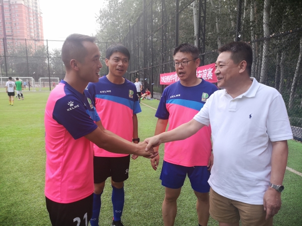 張杰書記親切接見大姚足球隊員